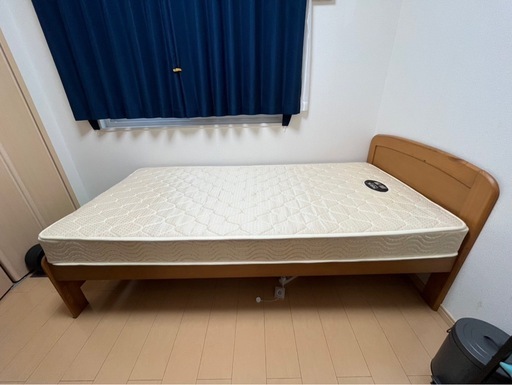 シングルベッド　フレームのみ