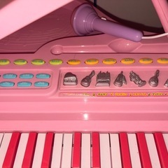 おもちゃのグランドピアノ  キーボード 歌えるマイク付きの画像