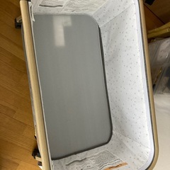  折りたたみベビーベッド グレー マット付きの画像