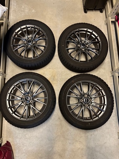 スタッドレスタイヤと16インチホイール　195/50R16
