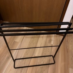 山崎実業(Yamazaki) 横から掛けられる バスタオルハンガー スリム ブラック 約W65XD15XH75cm タワー tower タオルハンガーの画像