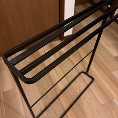 山崎実業(Yamazaki) 横から掛けられる バスタオルハンガー スリム ブラック 約W65XD15XH75cm タワー tower タオルハンガーの画像