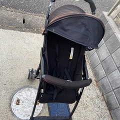 aprica ベビーカーの画像