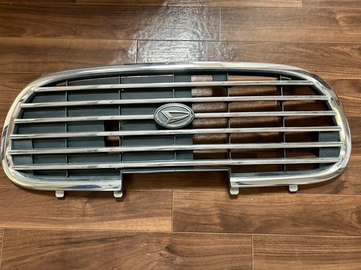 L700 シルバー グリル エンブレム付き