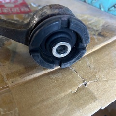 16アリスト 前期 純正フロントアッパーアーム左の画像