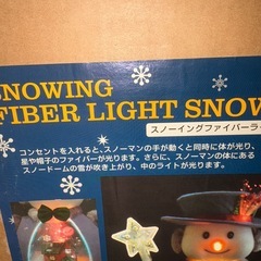 光る雪だるまのクリスマスデコレーションの画像