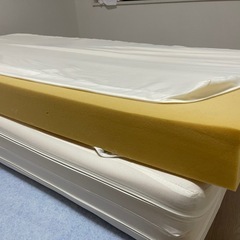 ニトリ　厚み10センチ　マットレス　三つ折り　難ありの画像