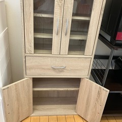 食器棚の画像