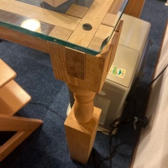 木製フレームガラス天板テーブルの画像
