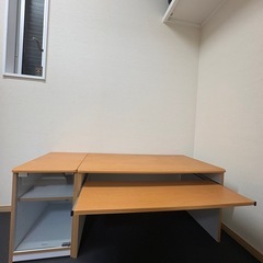 パソコンデスクの画像
