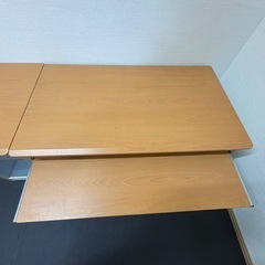 パソコンデスクの画像