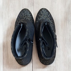 ワコール Tear 22cm EEE ショートブーツ 豹柄 ブーティーの画像