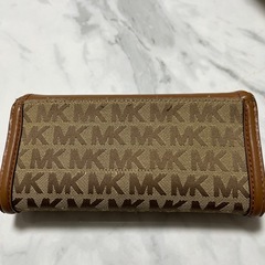 マイケルコース財布
の画像