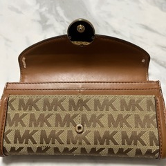 マイケルコース財布
の画像
