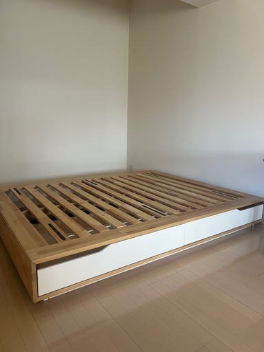 クイーンサイズ　ベッドフレーム