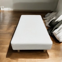 足付き　シングルベッドの画像