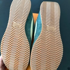 【新品・未使用・タグ付き】NIKE W CORTEZ VNTG “VINTAGE GREEN/MUSLIN” 27cm（メンズUS10 / ウィメンズ27cm）の画像