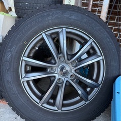 スタッドレスタイヤ　ホイール付の画像