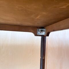 ダイニングテーブル　大きめ広々でゆったり　温かみのある木製の画像