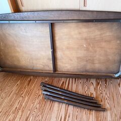 ダイニングテーブル　大きめ広々でゆったり　温かみのある木製の画像