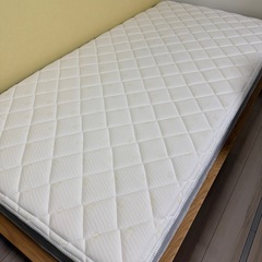 【無印良品】木製ベッドフレーム　シングル(木製脚・マットレス含)の画像