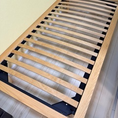 【無印良品】木製ベッドフレーム　シングル(木製脚・マットレス含)の画像