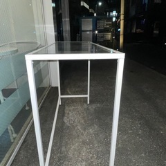ガラステーブルの画像