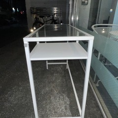 ガラステーブルの画像