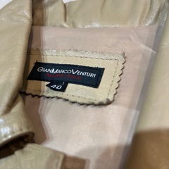 ジャンマルコベンチューリ　レザー　牛皮　　牛革　ベージュ　コートの画像