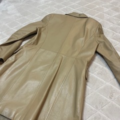 ジャンマルコベンチューリ　レザー　牛皮　　牛革　ベージュ　コートの画像