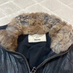 ダブルネームのレザーブルゾンの画像