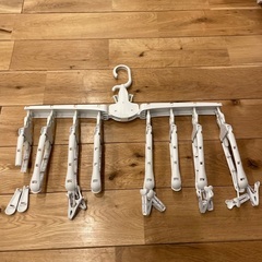 子供用　8連ハンガー　ワンタッチ　折りたたみ　収納　ホワイト　洗濯物干し　ピンチの画像
