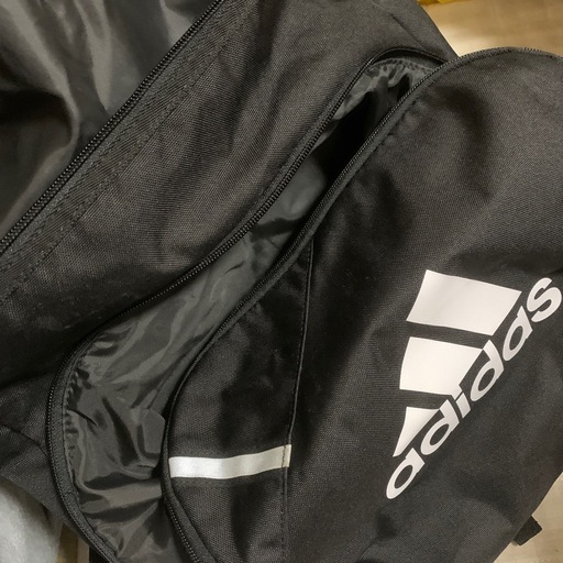 adidasリュック