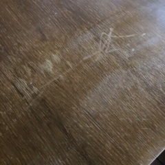 正方形、木製机の画像