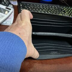 Gianni chiarini ジャンニキアリーニ スタッズ 長財布 の画像