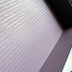 大きいPRADAの箱の画像