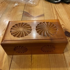 木彫りの小物入れの画像