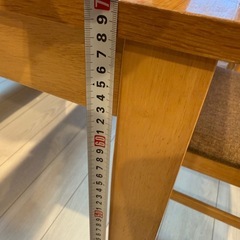 引き出し付きダイニングテーブルの画像