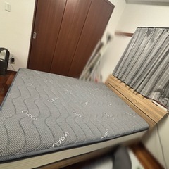 ダブルベッド　マットレス+フレームの画像