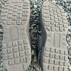 ミドリ安全。軽量安全靴マジックテープ式黒。26ｃｍの画像