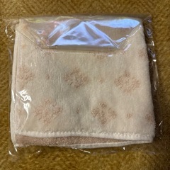 ママイクコ　ハンカチとハンドクリームの画像