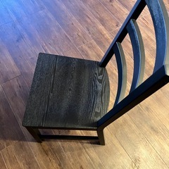 木製椅子の画像