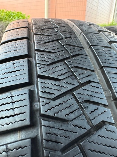 【取引確定済】スタッドレスタイヤ　175/65 R15 84Q［ホンダ　フィットで使用］