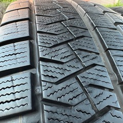 【取引確定済】スタッドレスタイヤ　175/65 R15 84Q［ホンダ　フィットで使用］の画像