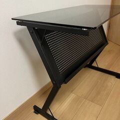 パソコンデスク(天板：強化ガラス、フレーム：金属)の画像