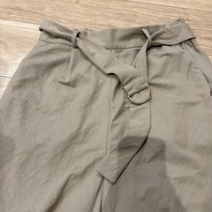 4L ほぼ新品 ズボンの画像