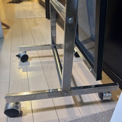 キャスター付きスタンドミラー 全身鏡 シルバー 角度調整可の画像