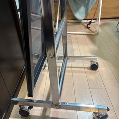 キャスター付きスタンドミラー 全身鏡 シルバー 角度調整可の画像