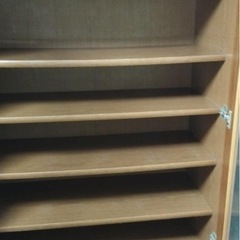 木製食器棚/飾り棚 - ガラス扉と大容量収納！の画像