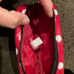 ディズニーストア　ミニーマウス ポーチ 赤い水玉の画像